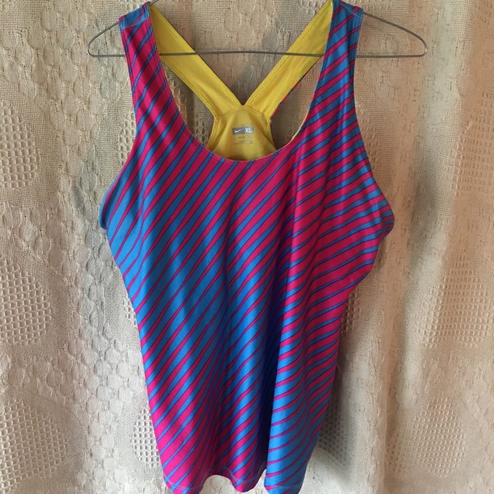 Very nice women’s Nike tank top Sz XL - bright!